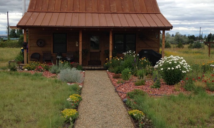 Bozeman Cabin | Cozy cabin in a beautiful mountain valley close to hiking, golf, airport, skiing