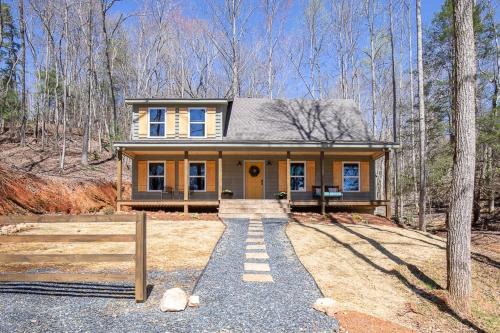 Dahlonega House | Cozy Cabin near Historic Dahlonega Town Square