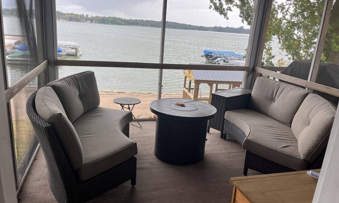 Le Center Cabin | Cozy cabin on Lake Jefferson in Cleveland, MN