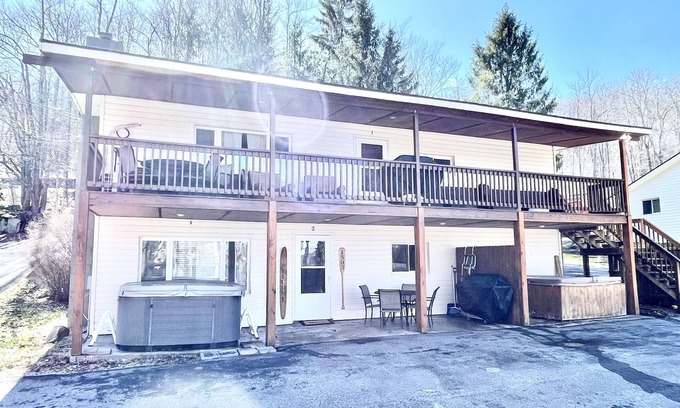 McHenry Cabin | Cozy cabin on the Lake with dock and hot tub!