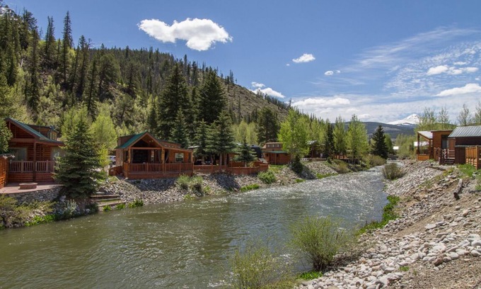 Breckenridge Cabin | Cozy Cabin on the River. 1 Bed 1 Bath Patio w/ BBQ