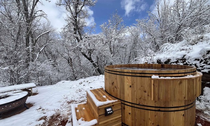 Glendale Cabin | Cozy Cabin Retreat Near Zion & Bryce Canyon National Parks, Hot Tub & Stargazing