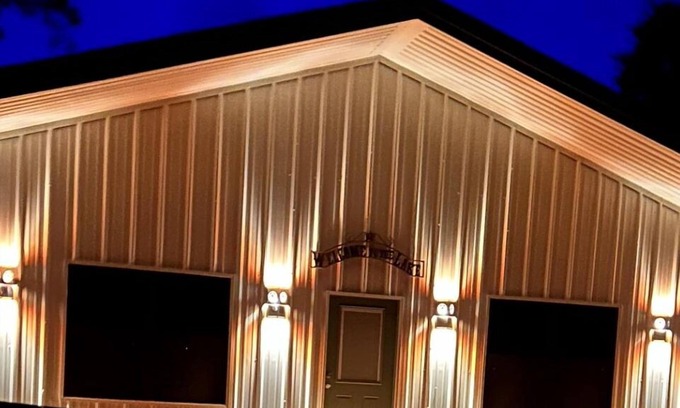 Palo Pinto Cabin | Cozy cabin that sleeps 6 with AC and WiFi on beautiful Palo Pinto lake.