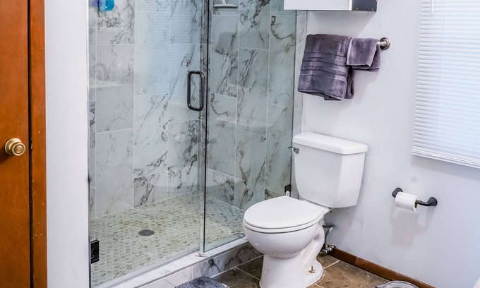 Hot Springs Cabin | Cozy cabin with 1 bedroom and WiFi, AC in charming Hot Springs. on Lake Hamilton