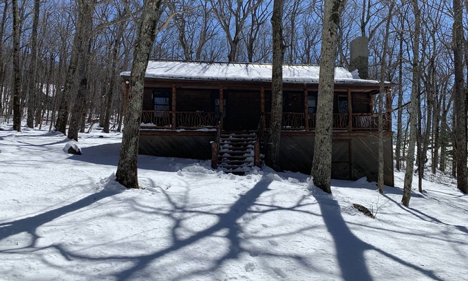 Nellysford Cabin | Cozy Cabin with private HOT TUB!