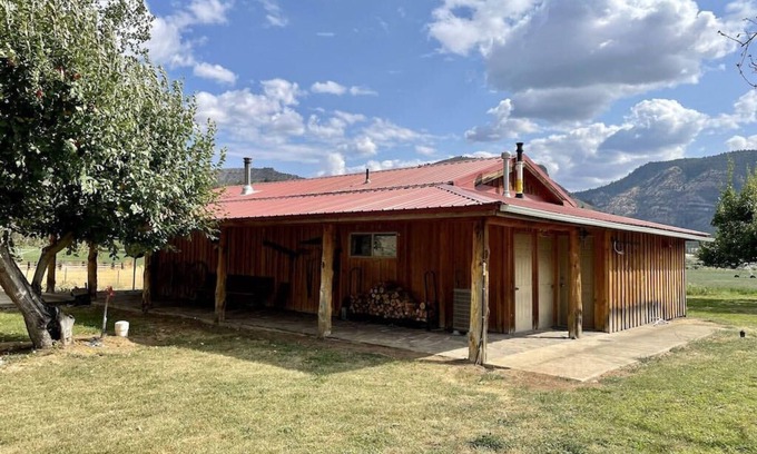 Kimberly Cabin | Cozy Cabin with River Access optional full 50amp RV hook-ups onsite