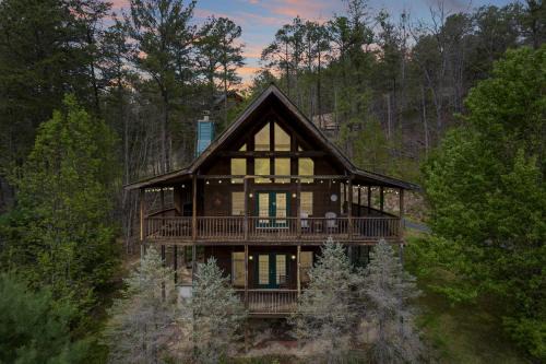 Gatlinburg - Pigeon Forge House | Cozy Cabin with views, hot tub, fishing pond, and game room