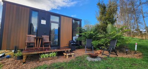 Waitoki House | Cozy Cabin2 with outdoor Bath at Dairy Flat Farm