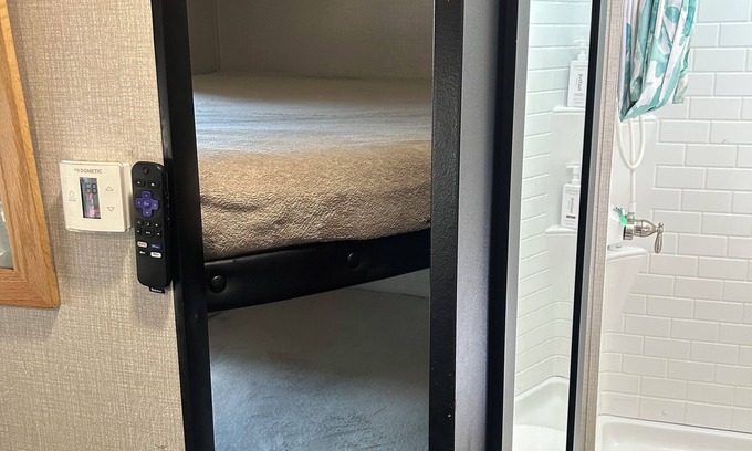 La Hacienda Estates Resort | Cozy Camper near lake Travis & Colorado River