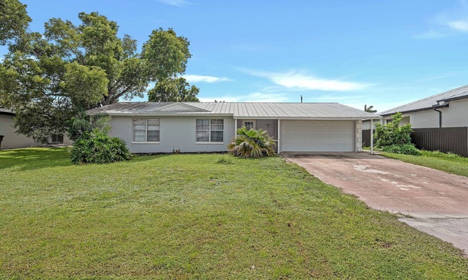 Caloosahatchee House | COZY CAPE CORAL HOME! PET FRIENDLY! CLOSE TO DOWNTOWN!