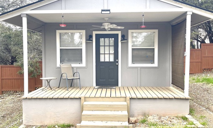 Cardinal Hills Cottage | Cozy Casita just minutes from Lakeway