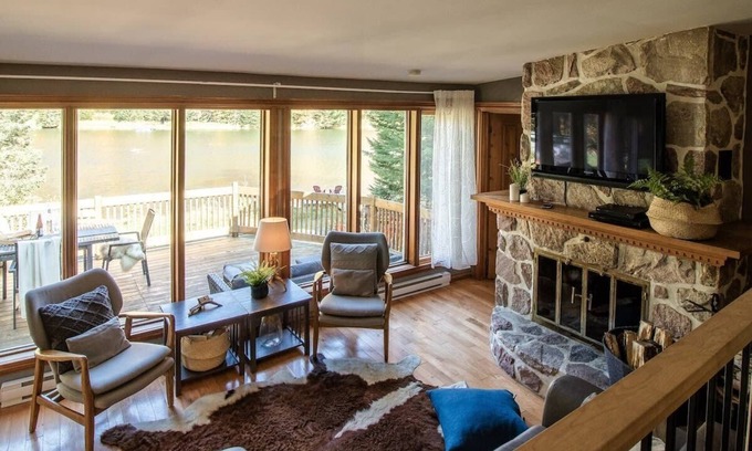 St-Adolphe-d'Howard Cottage | Cozy Chalet lake, hot tub and Stunning Views
