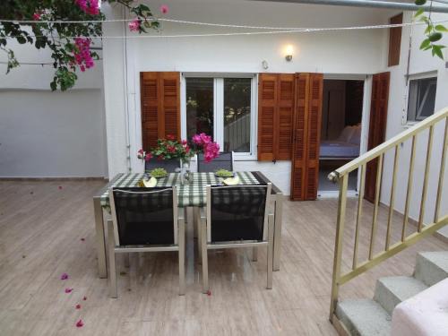 Ormos Korthiou House | Cozy Citrus Garden House by the Seaside.