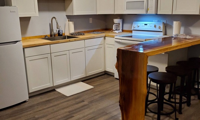 Ketchikan Apartment | Cozy, clean, lodging located a few minutes walk from Knudson Cove Marina.