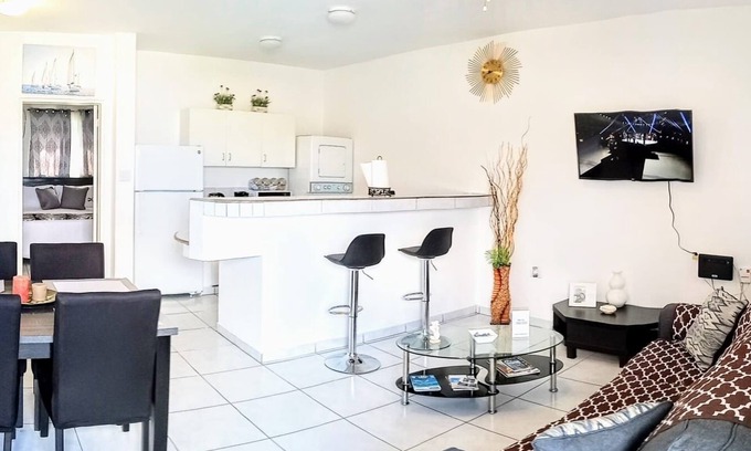 Cole Bay Apartment | Cozy, Cole Bay, one bedroom with security and free parking