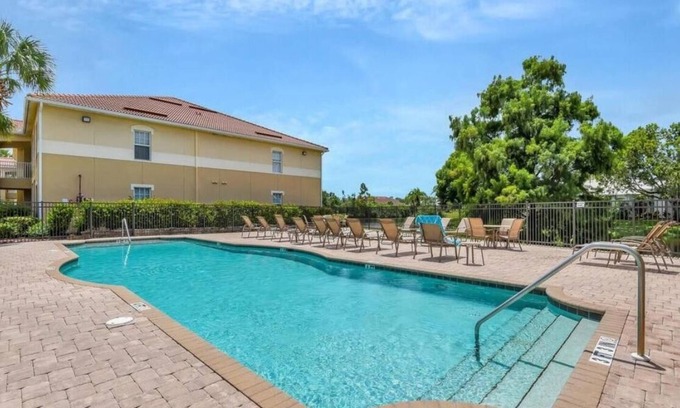 McGregor Condo | Cozy condo 20 mins from the beach/jet tub/pools
