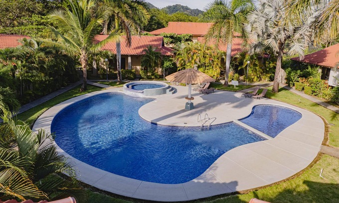 Potrero Condo | Cozy Condo with outdoor dining table- Near to Playa Potrero