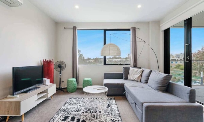 Bundoora Apartment | Cozy & Convenient Bundoora Apt withparking