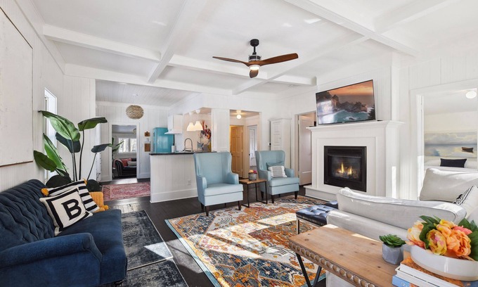 Tonka Bay House | Cozy Cottage 4 mins to Excelsior