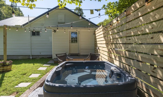 Laurelville Cottage | Cozy Cottage 5 minutes from Rock House!