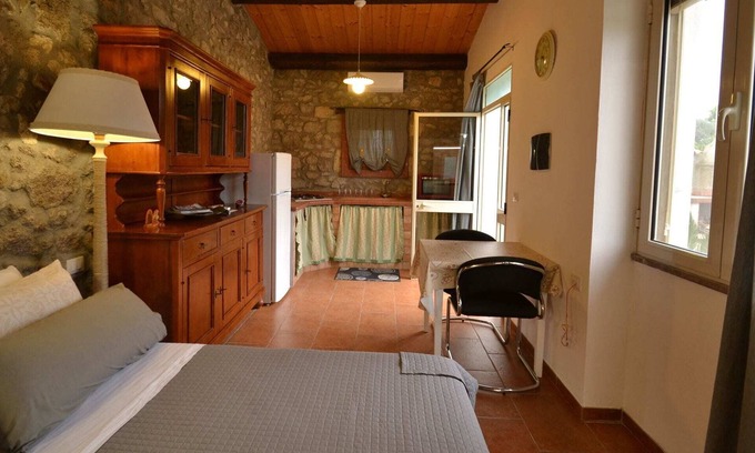 Sant'Antioco Cottage | Cozy Cottage in Calasetta Sardinia with garden