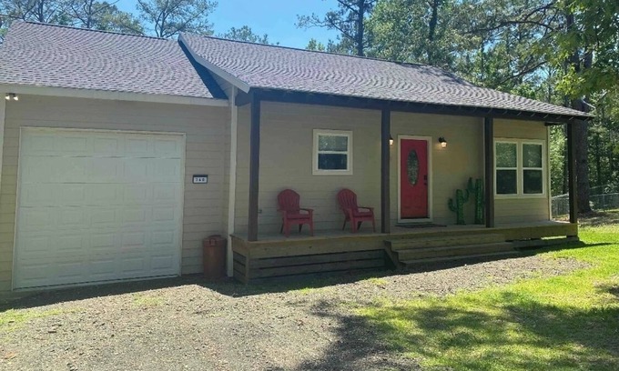 Brookeland Cottage | Cozy Cottage in Rayburn Country-Pet Friendly-King Suite/Pool Table! Sleeps 10