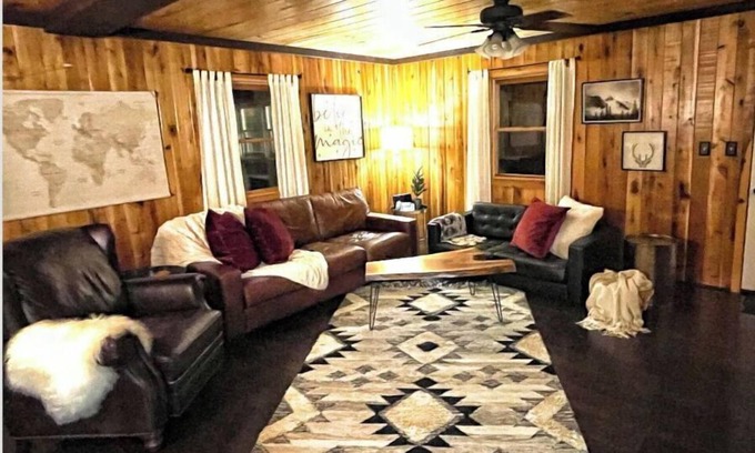 Snowshoe Cabin | Cozy Cottage - Minutes from Snowshoe Ski Resort!