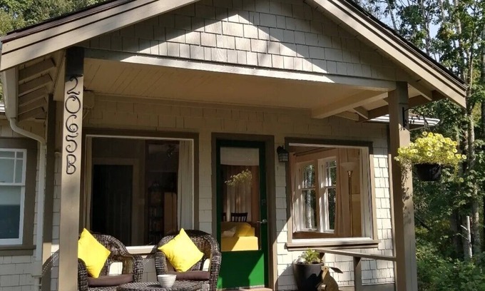 Sooke Cottage | Cozy Cottage Near To Trails
