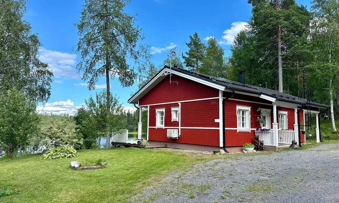 Ylojarvi Cottage | Cozy cottage on the lake with modern amenities