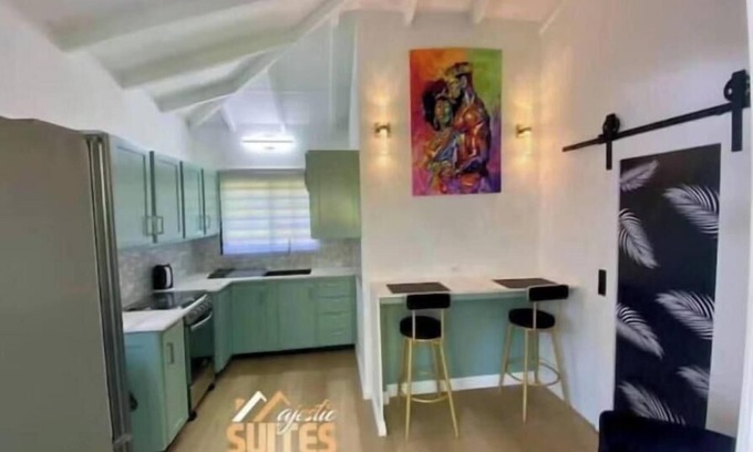 Orange Hill Apartment | Cozy Couple Retreat & Cozy 2 Bedroom Apartment
