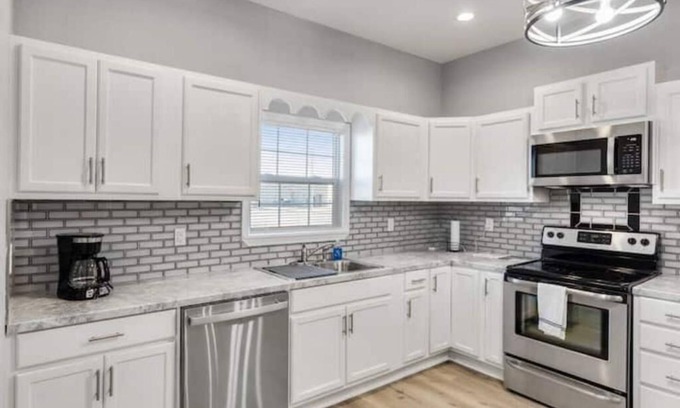 Pine Bluff House | Cozy Downtown 3BR 2Bath remodeled modernized home