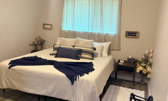 Waxahachie House | Cozy duplex in charming Waxahachie close to Nelson University