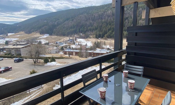 Villard-de-Lans Apartment | Cozy Duplex in Villard Village - 6 Guests, Close to Ski and Town Center, South-Facing Balcony