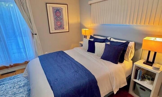 Miller Beach House | Cozy Family Getaway- 4 Blocks From The Beach!