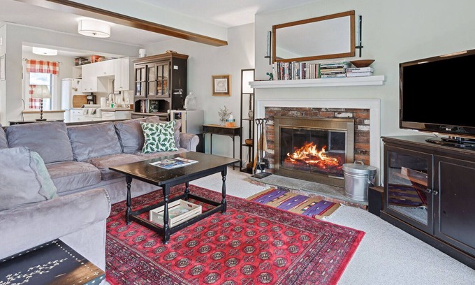 Quechee Condo | Cozy Fireplace, Pets, Club Access! - Saltbox 9A