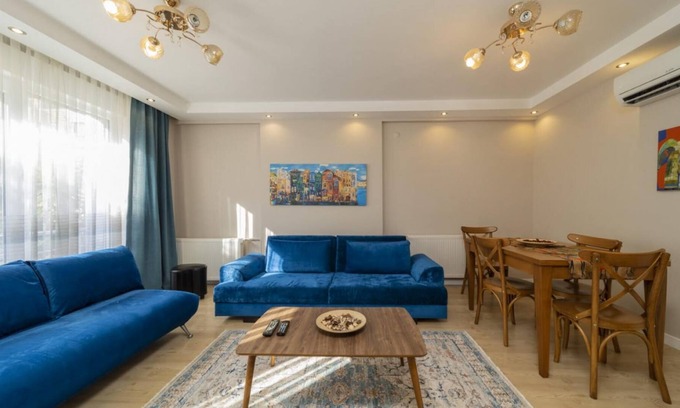Liman Mahallesi Apartment | Cozy Flat with Balcony near Beach in Konyaalti