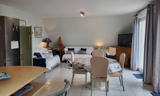 Merville-Franceville-Plage Apartment | Cozy 2-Room Apartment with Pool, Balcony, and WiFi - Near the Beach!