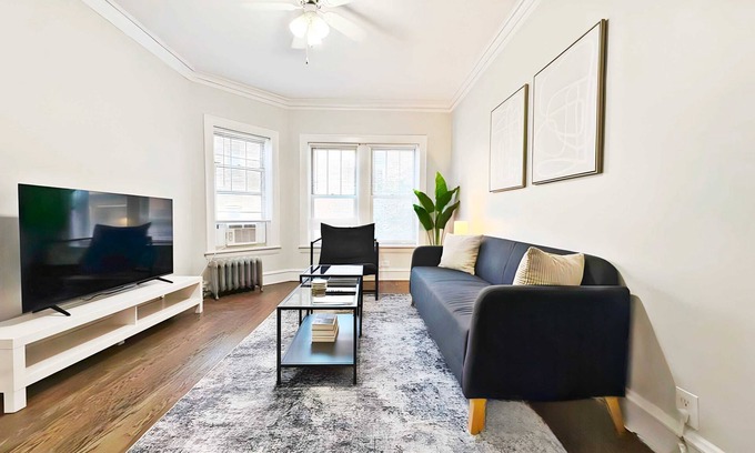 Ravenswood Apartment | Cozy & Furnished 2BR Unit