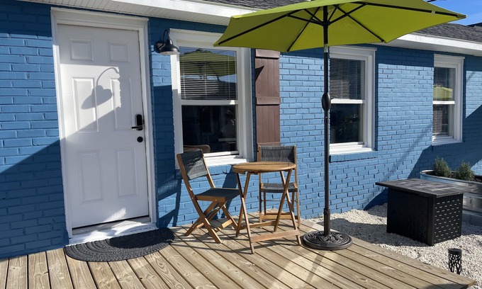 Wilmington Beach Apartment | Cozy Historical Studio just steps from beach access