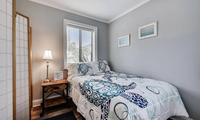 Holiday Beach Condo | Cozy Holiday Hideaway, Sleeps 4! Steps to the Beach! Renovated