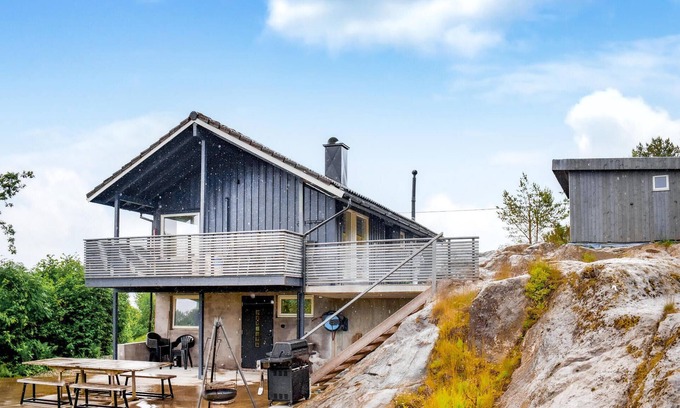 Vindafjord House | Cozy home in Bjoa with WiFi