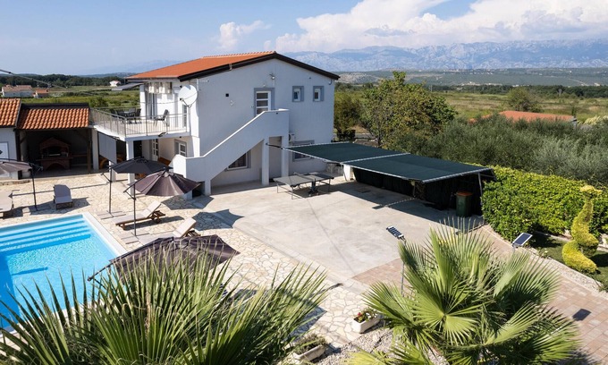 Municipality of Posedarje House | Cozy home in Islam Latinski with WiFi