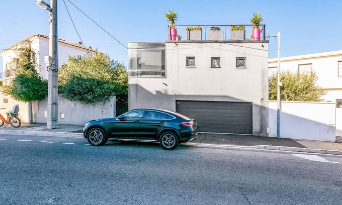 8th Arrondissement House | Cozy home in Marseille with WiFi