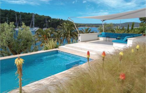 Cove Makarac (Milna) House | Cozy Home In Milna With House Sea View