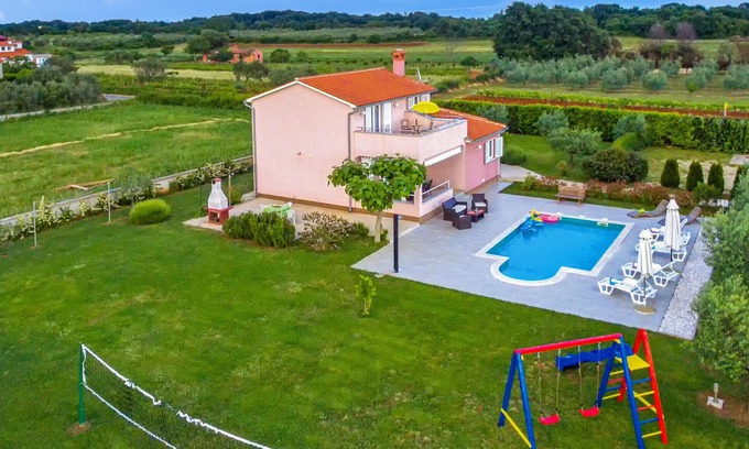 Muntic House | Cozy home in Pula with WiFi