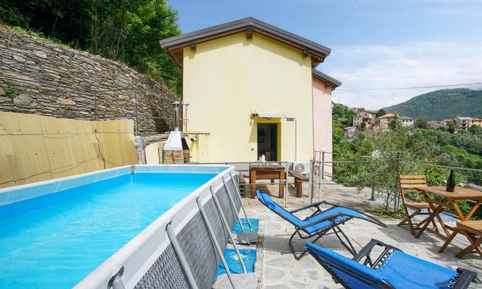Garbarini House | Cozy home in Tribogna with WiFi