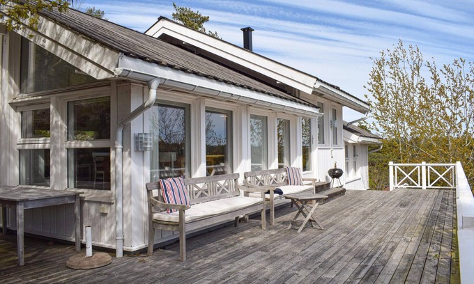 Tvedestrand House | Cozy home in Tvedestrand with kitchen