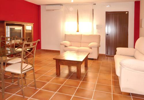 Villamiel House | Cozy house in Villamiel with mountain view