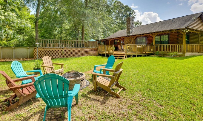 Lake Houston Cabin | Cozy Huffman Cabin w/ Pool ~ 5 Mi to Lake Houston