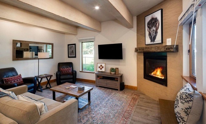 Ketchum Condo | Cozy Ketchum Condo - Walk to Everything!